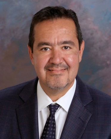 Photograph of Dr. Felipe Albuquerque, MD, a neurosurgeon and neurological treatment expert based in Phoenix, Arizona.
