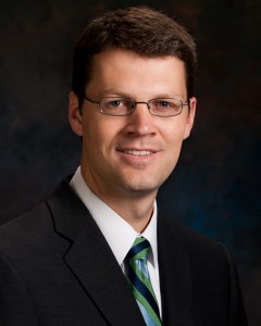 Photograph of Dr. Mark Garrett, a neurological treatment expert focused in brain tumor treatment, spine tumor treatment, and minimally invasive neurosurgery.